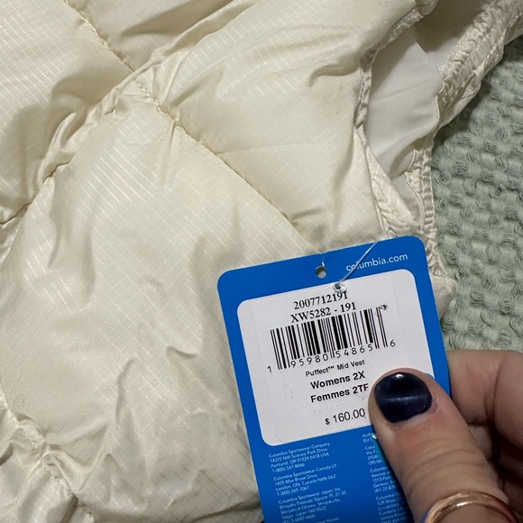 Women’s Columbia Puffer Vest- Crème Brand Mew w Tags. - Picture 4 of 5
